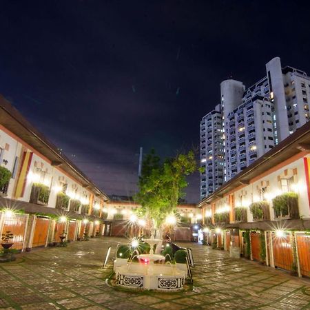 Victoria Court Suites Pasig מראה חיצוני תמונה