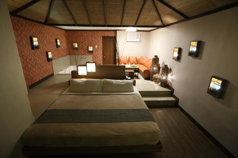 Victoria Court Suites Pasig מראה חיצוני תמונה