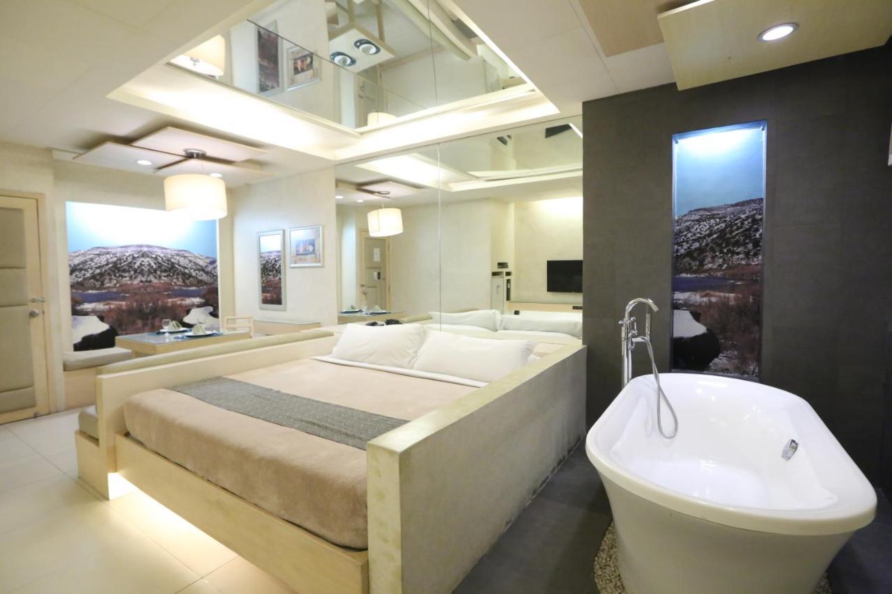 Victoria Court Suites Pasig מראה חיצוני תמונה