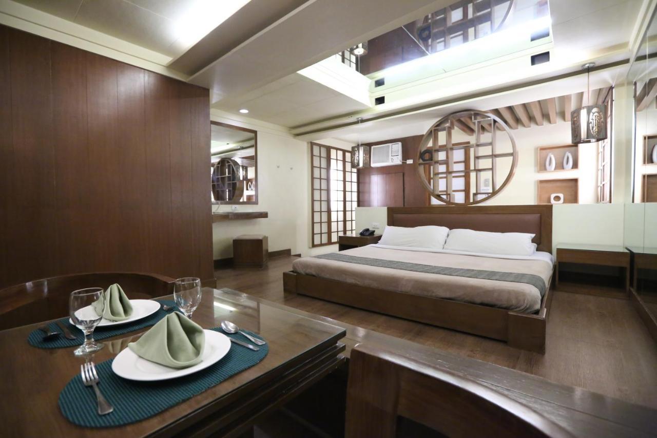Victoria Court Suites Pasig מראה חיצוני תמונה